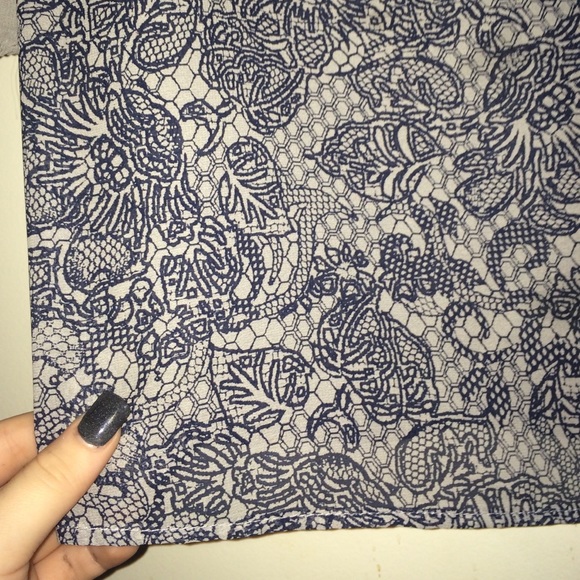 blouse - Picture 2 of 3