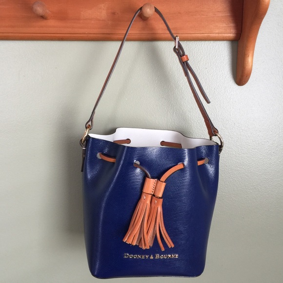Dooney & Bourke bucket purse - Picture 1 of 4