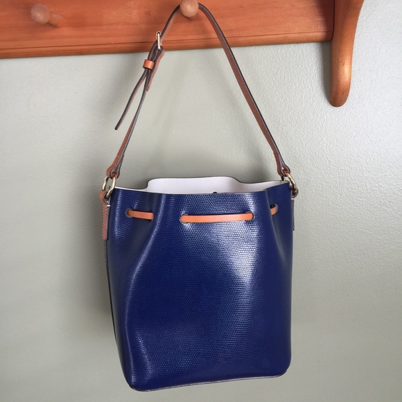 Dooney & Bourke bucket purse - Picture 2 of 4