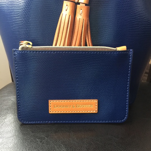 Dooney & Bourke bucket purse - Picture 4 of 4