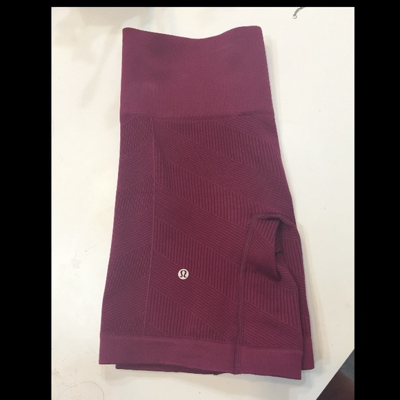 LULU SCULPT SHORT maroon pic true to color