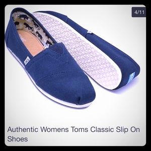 Women's navy blue Toms size 10