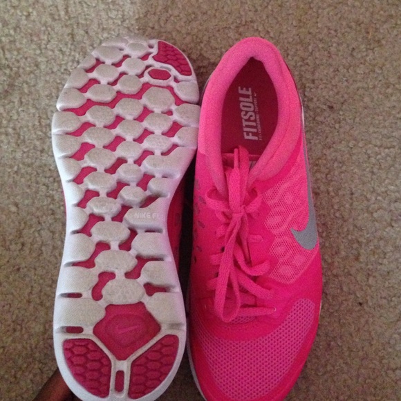 NIKE RUNNING SHOES - Picture 2 of 4