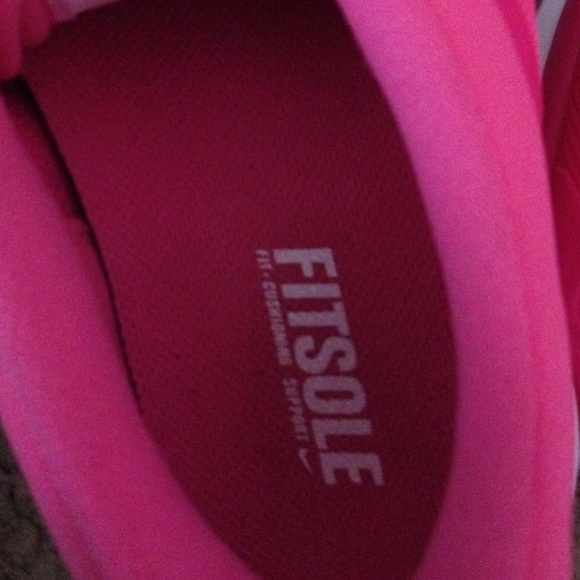 NIKE RUNNING SHOES - Picture 4 of 4