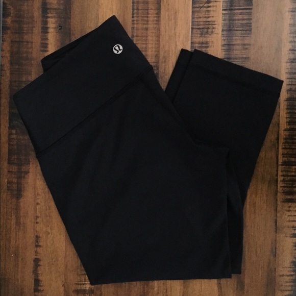 Lululemon Wunder Under Crop - Size 6