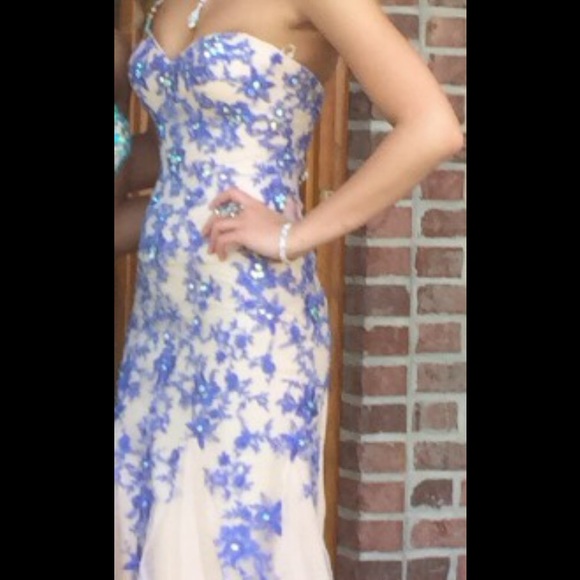 A beautiful nude floral mermaid prom dress - Picture 2 of 2