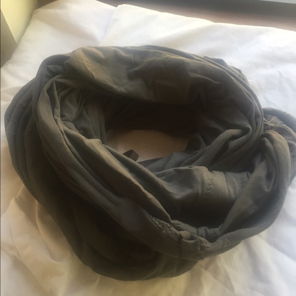 Lululemon gray Diversity scarf