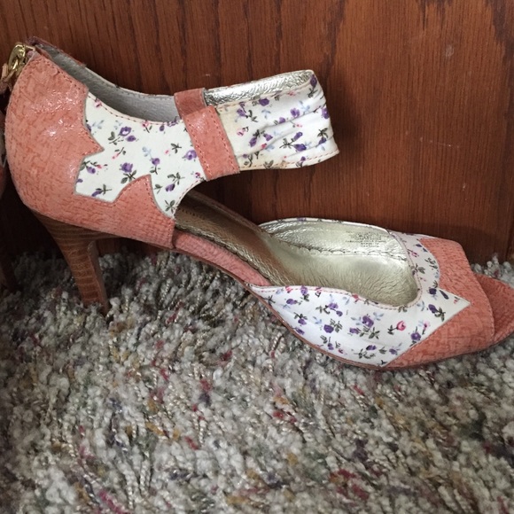 Miss Albright floral heels!