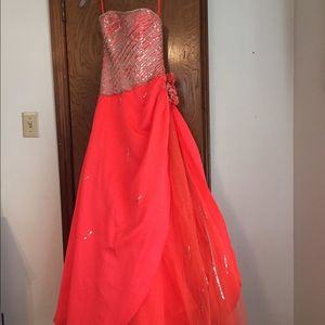 Riva Designs Prom Dress