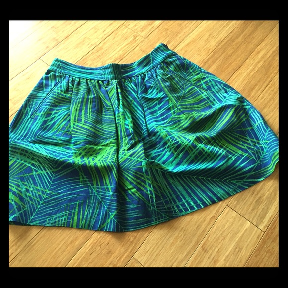 Leaf print skirt