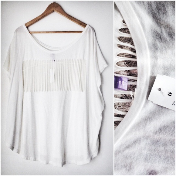 ❌SOLD!❌LF Cutout Back White Oversize Tee - Picture 2 of 3