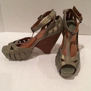 LUCKY BRAND silver pewter wooden platform 6.5 7