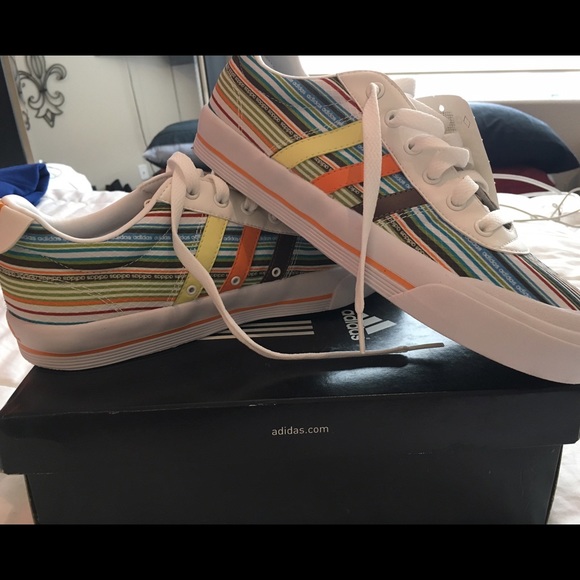 NEW!! Adidas Brasic Str II: UNISEX (M 7.5/W 9.5)