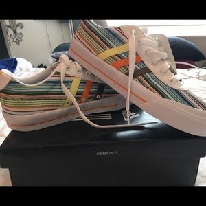 NEW!! Adidas Brasic Str II: UNISEX (M 7.5/W 9.5)