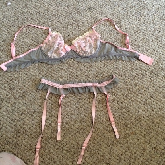 Bra w matching garter