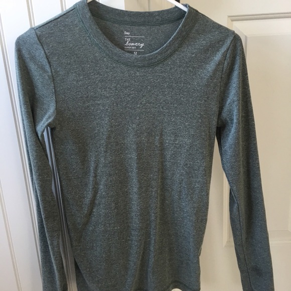 Gap long sleeved t shirt size medium, green color