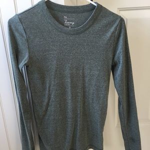 Gap long sleeved t shirt size medium, green color