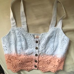 Cute cropped eyelit flowered top!