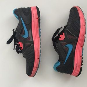 Nike lunarlon athletic shoes