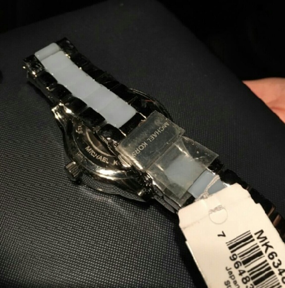 Michael Kors Watch Silver - Picture 2 of 3