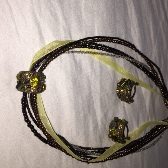 Necklace and earring set