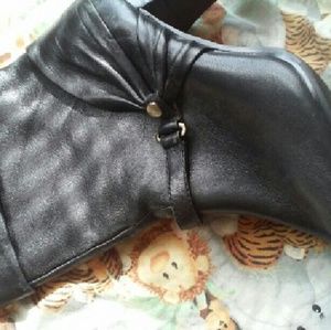 Black leather Ankle boots.