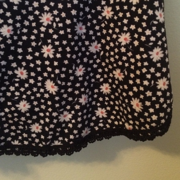Patterned Crop Top - Picture 3 of 4