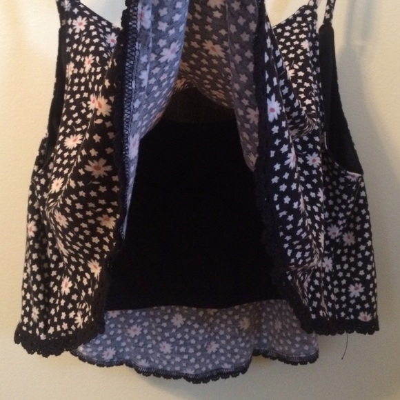 Patterned Crop Top - Picture 4 of 4