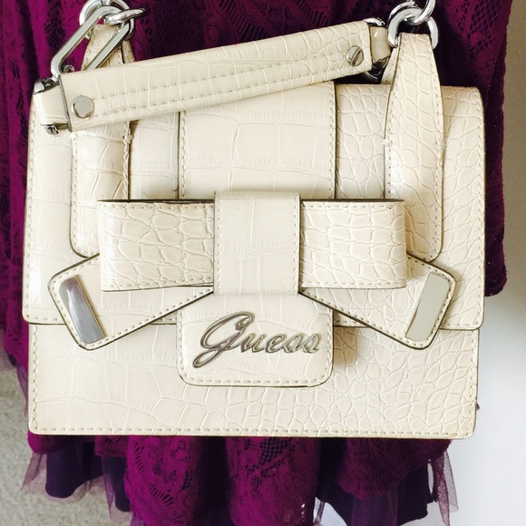 Guess Handbags - 💖 Guess cross body 💖