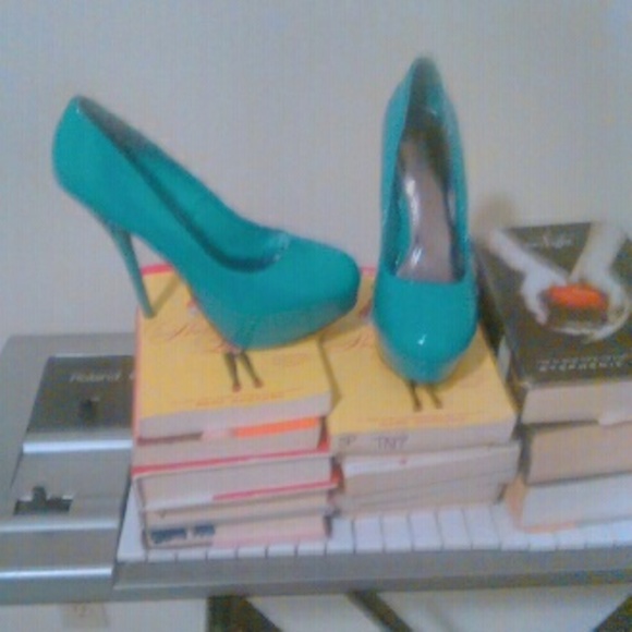 Blue high heels - Picture 2 of 2