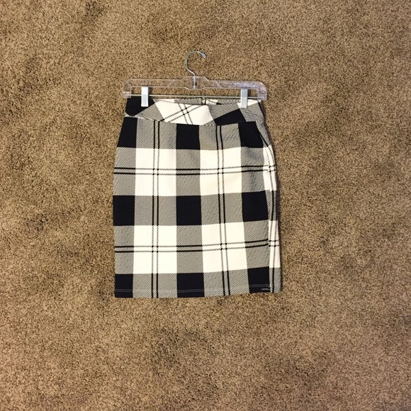 Black and white body con pencil skirt.