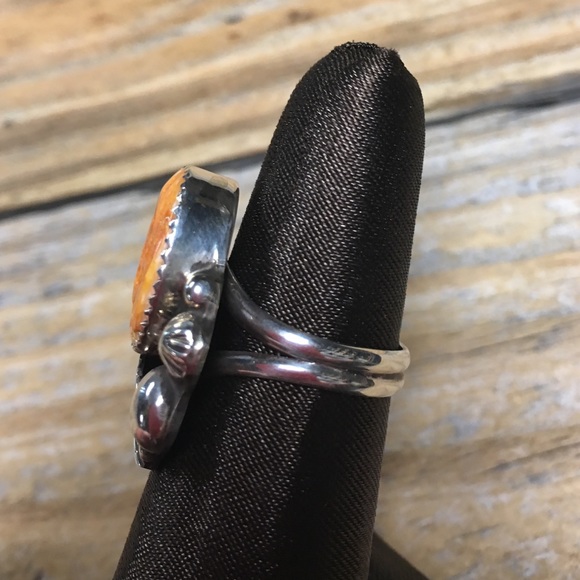 Spinet Oyster Shell Sterling Silver Ring (R199) - Picture 2 of 4