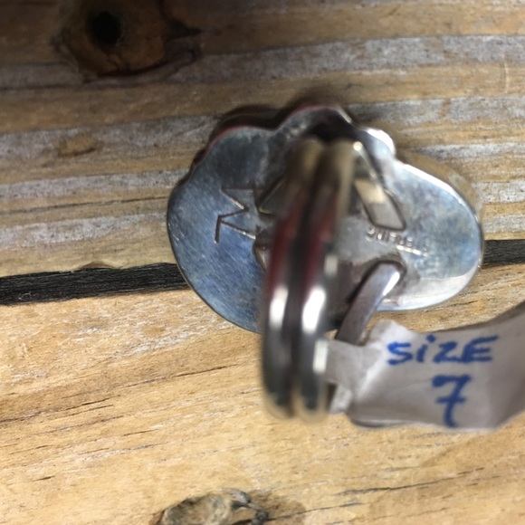 Spinet Oyster Shell Sterling Silver Ring (R199) - Picture 3 of 4