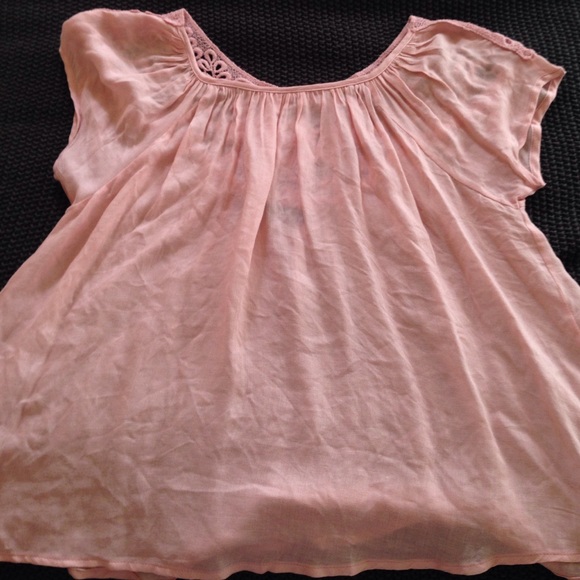 Flowy Blouse - Picture 2 of 3