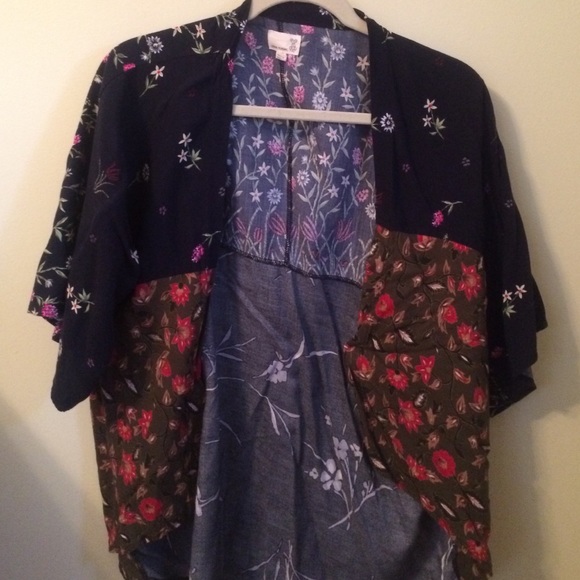 Light Weight Blouse - Picture 1 of 3