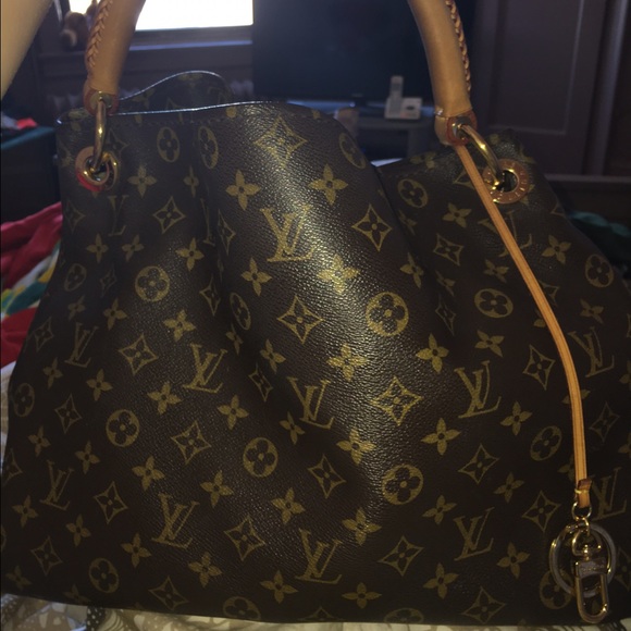 Louis Vuitton Artsy hand bag