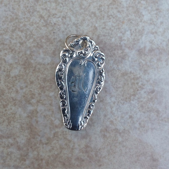 "M" pendant. Spoon style! Silverplate - Picture 3 of 3