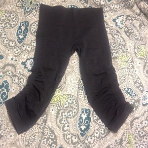 GREAT DEAL! 💕 Zone in crop || Lululemon 2