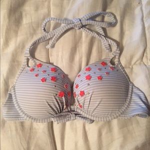 Victoria Secret add 2cups bathing suit top