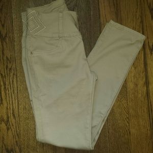 Beige high waisted jeans.