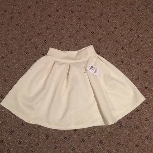 Charlotte russe cream/ off-white skirt