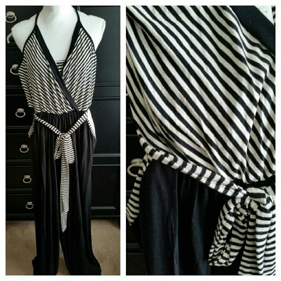 ➕ "Amy" Halter Top Jumpsuit (1X left) - Picture 3 of 4