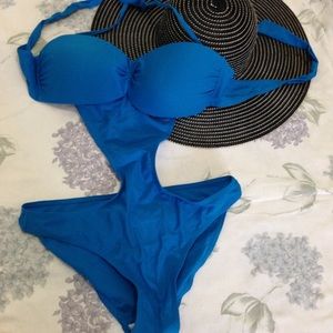 One piece swim wear