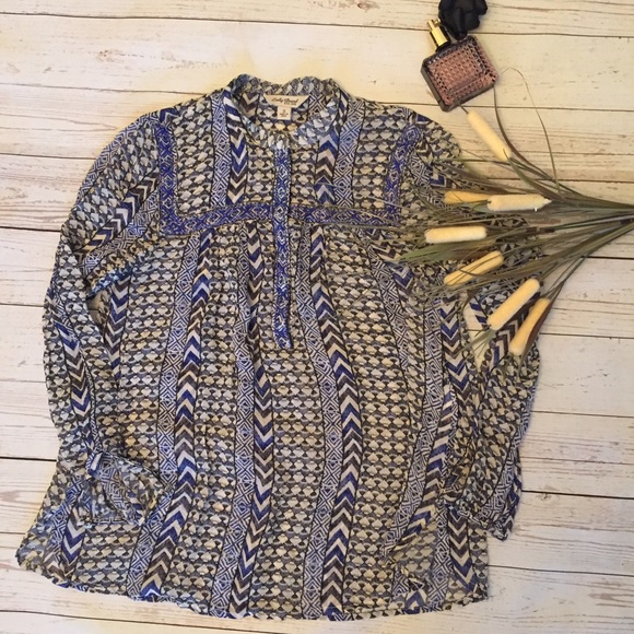 1 hr sale✂️Abstract print blouse - Picture 2 of 3