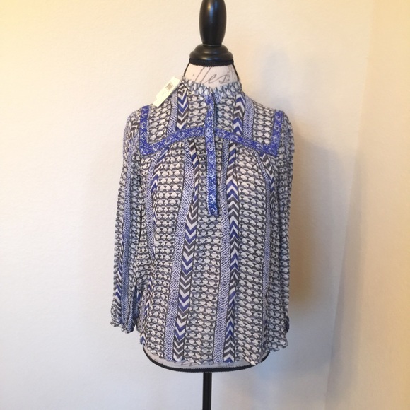 1 hr sale✂️Abstract print blouse - Picture 3 of 3