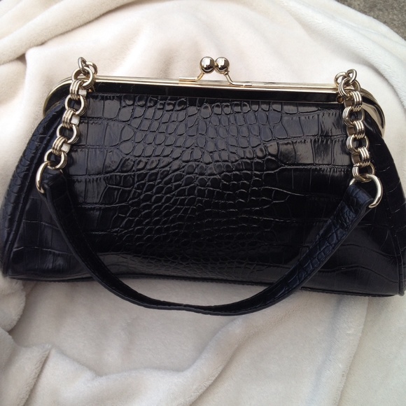 Liz Claiborne Handbags - LIZ CLAIBORNE BLACK HANDBAG