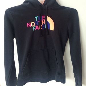 black north face sweat shirt