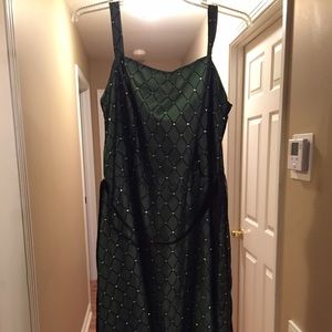 Beautiful green and black dress SEE SIZE