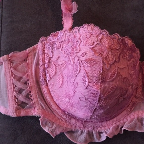 Sexy Lacey Ruffly pink bra - Picture 2 of 3