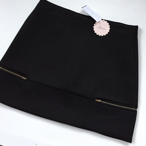 Soprano Dresses & Skirts - NWT Soprano skirt